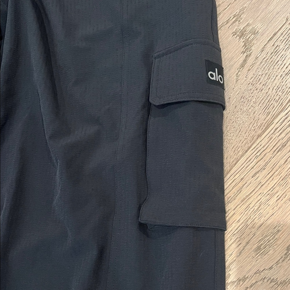 ALO Yoga Black Cargo Pants NWOT - Picture 2 of 5